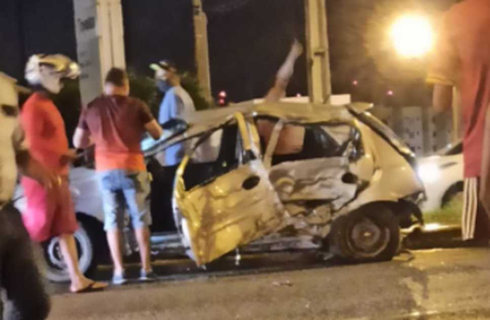 Acidente de trânsito é registrado na Avenida Tancredo Neves