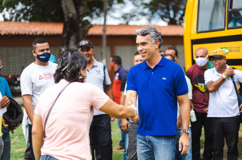 Comissão aprova projeto de Rafael Brito que institui piso salarial dos motoristas de transporte escolar