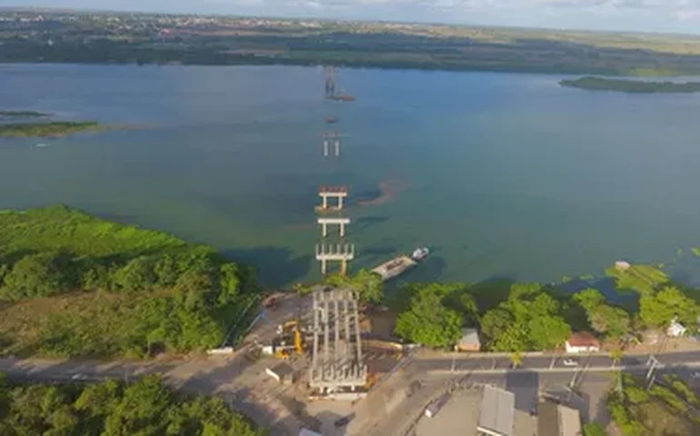 Conexão sobre as águas: Ponte Penedo–Neópolis supera 50% das obras e entra em fase decisiva