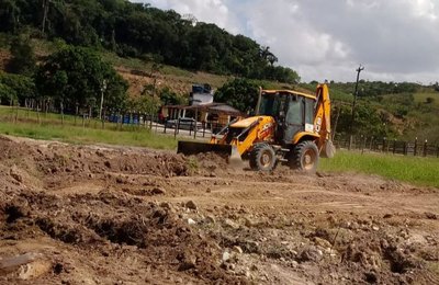 Apoio ao homem do campo: Prefeitura de Branquinha abre açudes e prepara terrenos para plantio  