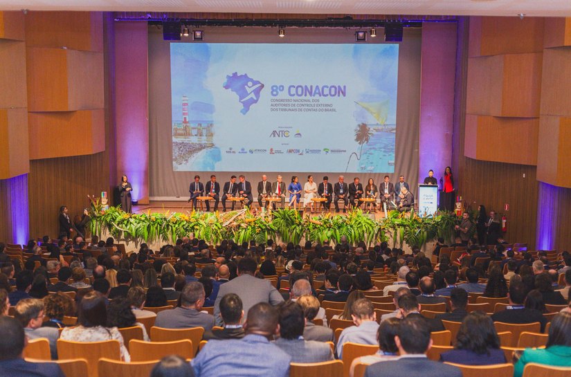 CGE/AL debate em congresso avanços e desafios do controle externo no Brasil
