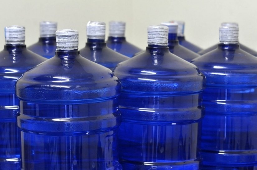 Empresa irregular de água mineral é submetida a regime de fiscalização