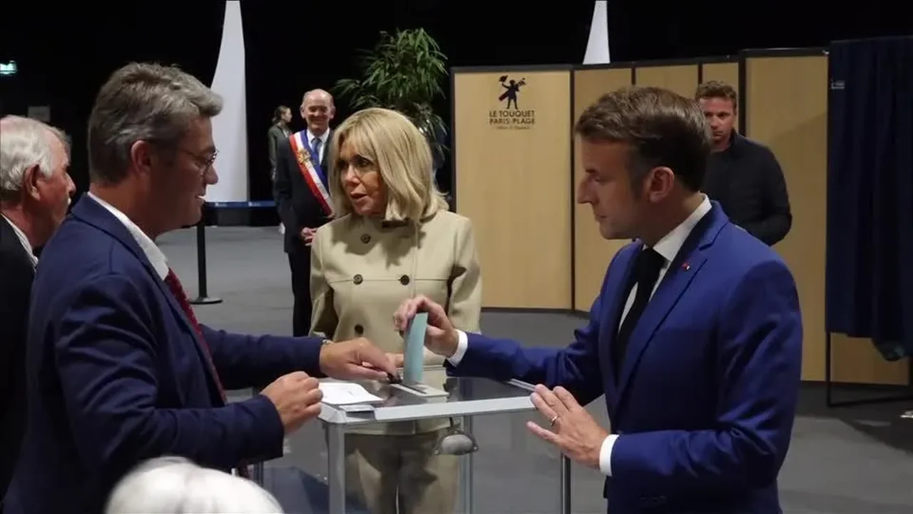 França registra alto comparecimento em eleições antecipadas e deve ter segundo turno com alto grau de incerteza