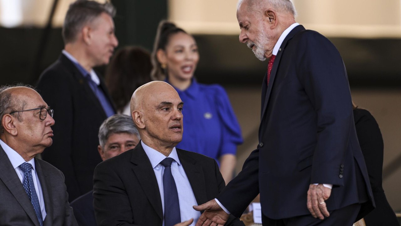 Mídia: governo brasileiro pode acionar Justiça dos EUA contra sanções de Trump a Alexandre de Moraes