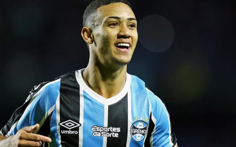 Brentford oficializa a contratação de jovem atacante Gustano Nunes: 'Menino do Brasil'