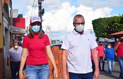 Deputada Cibele Moura visita obras de reforma do hospital de Chã Preta