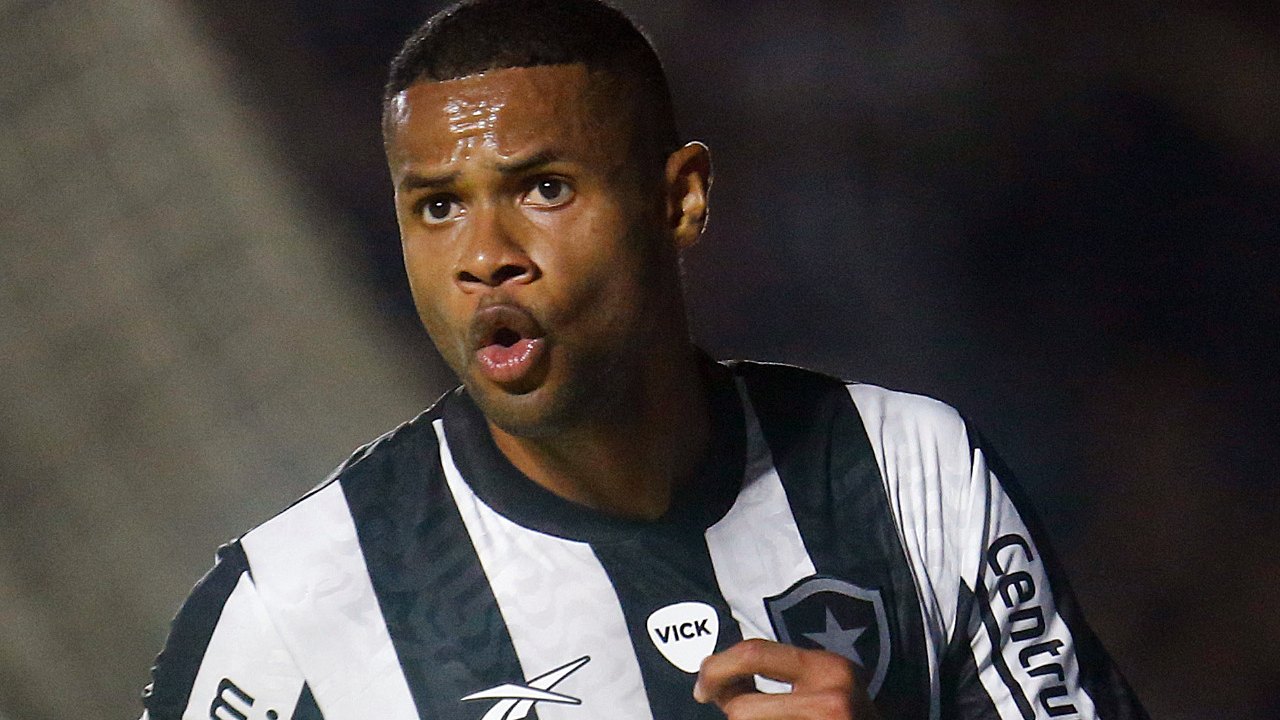 Botafogo sai na frente, mas leva virada para o grêmio na luta pelo título do Brasileirão