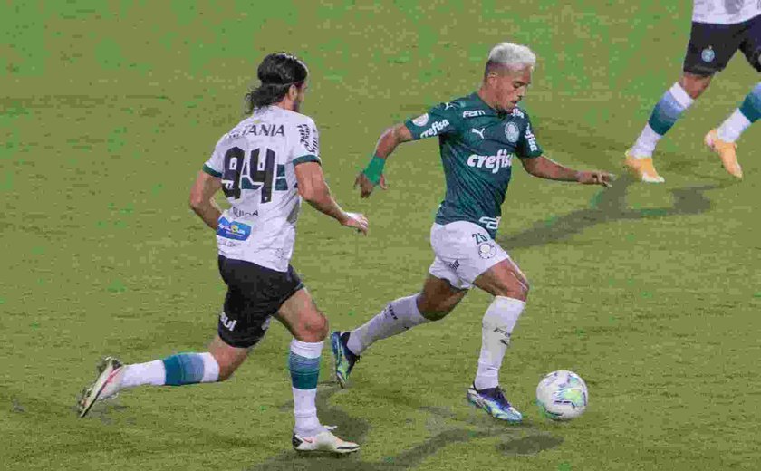 Coritiba domina Goiás no Couto Pereira e volta ao Brasileirão com vitória