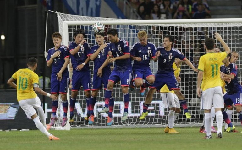 Com quatro gols de Neymar, seleção brasileira atropela o Japão em Cingapura