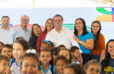 Prefeito Luciano entrega escola de tempo integral e anuncia inauguração de mais uma creche