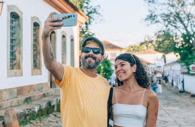 Viajantes preferem buscar informações sobre seus próximos destinos nas redes sociais, aponta pesquisa