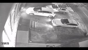 Mulher tem carro tomado de assalto no centro de Aracaju - TV A8