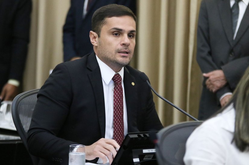 Aprovada lei de Alexandre Ayres que cria campanha de combate a golpes financeiros contra idosos