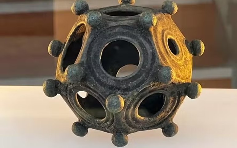 Dodecaedro romano: misterioso objeto milenar será exibido na Grã-Bretanha