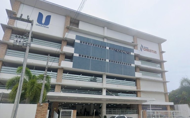 Adolescente agride aluno e funcionários com objeto cortante em escola de Fortaleza