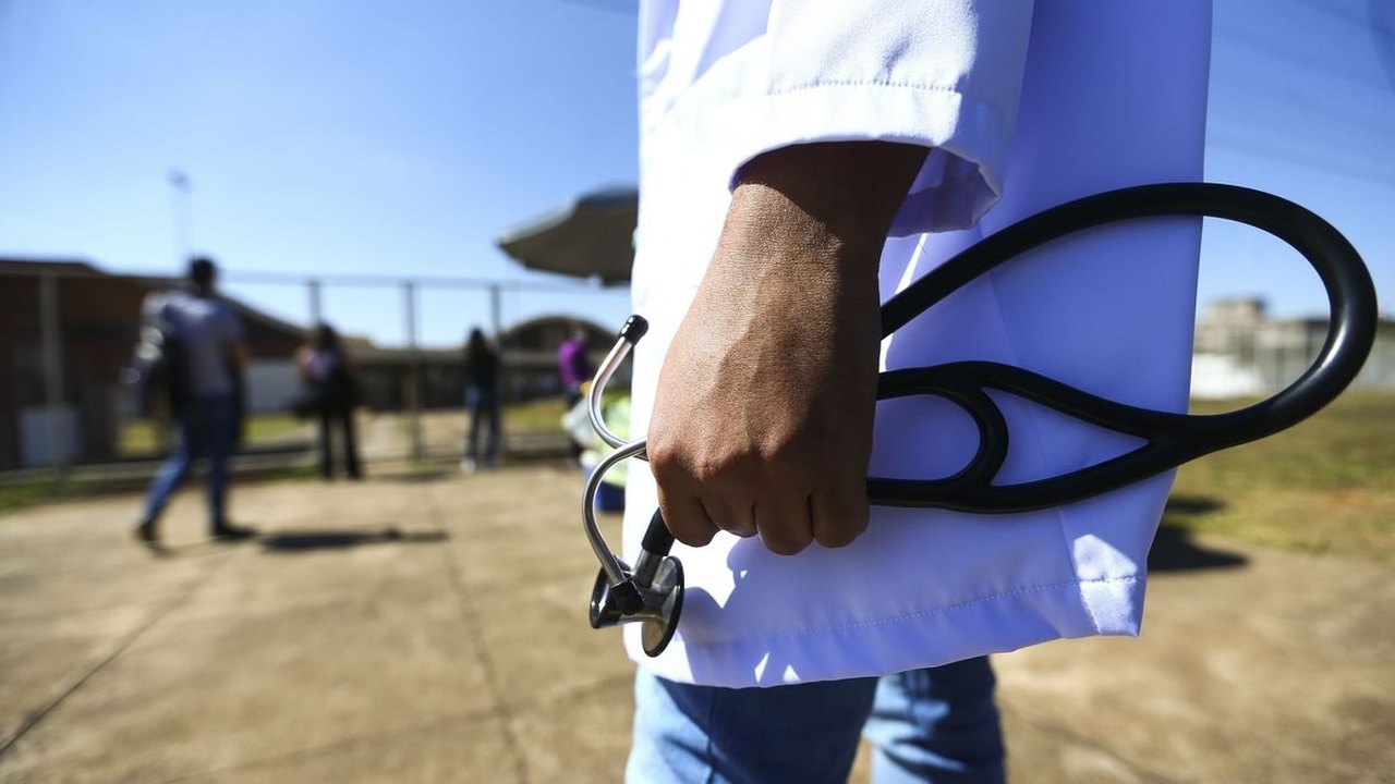 Técnico de enfermagem é a segunda profissão com mais acidentes de trabalho em 2022 em Alagoas, alerta Coren-AL