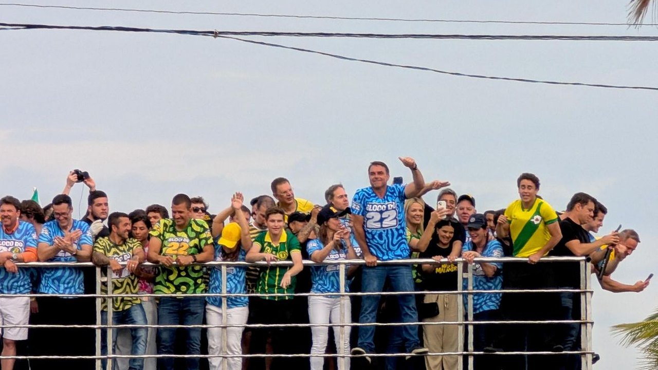 Flávio Bolsonaro realiza último ato de campanha com Tarcísio e Nikolas no Rio