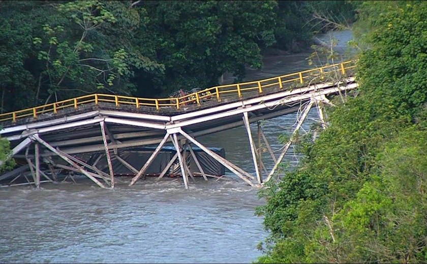 Ponte desaba na Colômbia e deixa ao menos quatro mortos; veja vídeo
