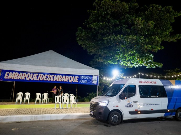 Van adaptada leva pessoas com deficiência para o São João Massayó