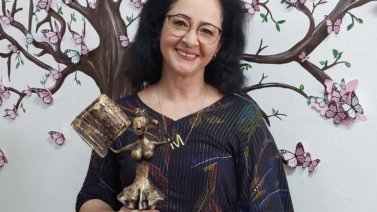 Perita Criminal alagoana recebe o prêmio Mulheres que Escrevem Alagoas