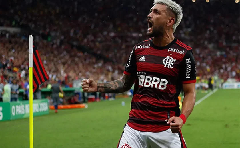 Arrascaeta treina e pode reforçar Flamengo no jogo contra o Corinthians