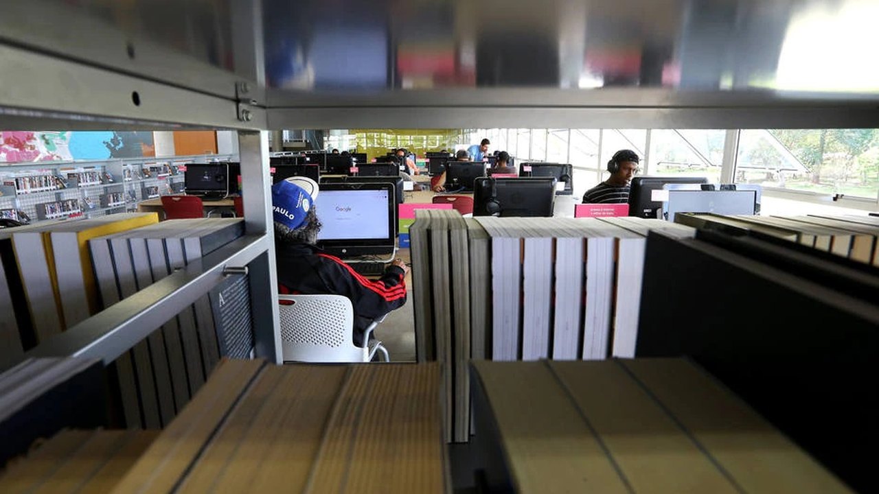 Biblioteca digital gratuita é inaugurada com 15 mil livros