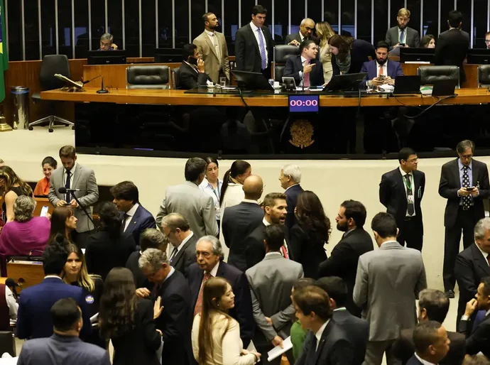 Câmara aprova projeto que dificulta abortos legais em crianças