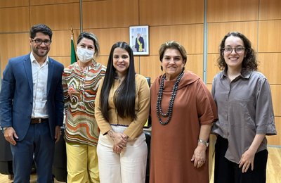 Em Brasília, secretária Marília Albuquerque apresenta ações da Semu à ministra das Mulheres