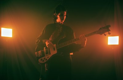 Pedro Salvador lança “Flores Mortas parte 1”:  o single revela uma fresta do universo de seu próximo álbum