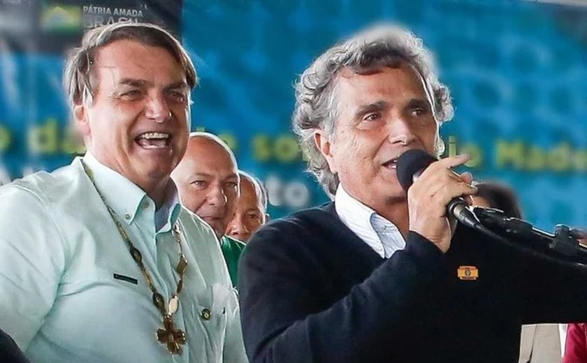 Nelson Piquet guarda 175 caixas com 9 mil presentes de Bolsonaro