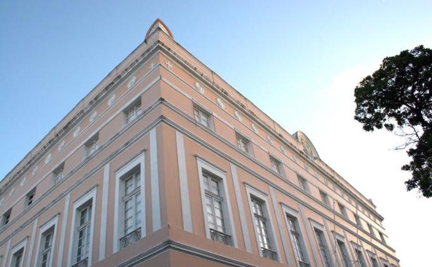 Lei que restringe cuidados íntimos na Educação Infantil a profissionais mulheres é promulgada em Alagoas