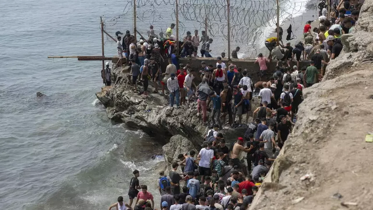 Itália suspende livre circulação com Espanha por 1 mês devido à crise migratória