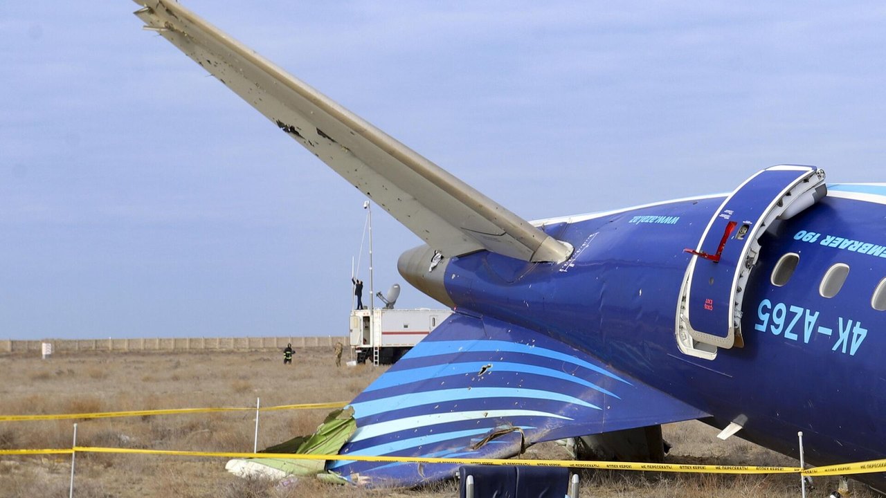 Presidentes da Rússia e do Cazaquistão trocam condolências por acidente aéreo em Aktau