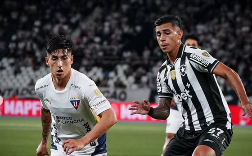 Botafogo marca com 15 segundos, supera a LDU e vai jogar pelo empate na altitude