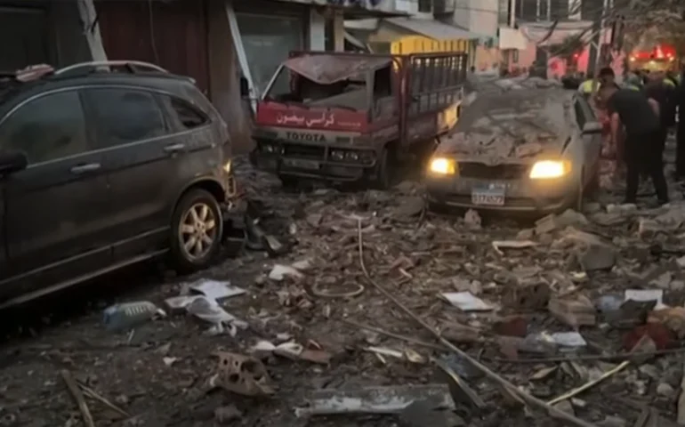 Israel ataca Beirute tendo como alvo chefe do Hezbollah