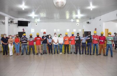 Saúde de São José da Laje vacina trabalhadores da indústria da Usina Serra Grande