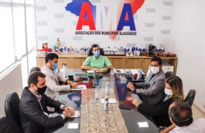 Presidente da AMA recebe novo superintende da Caixa em Alagoas