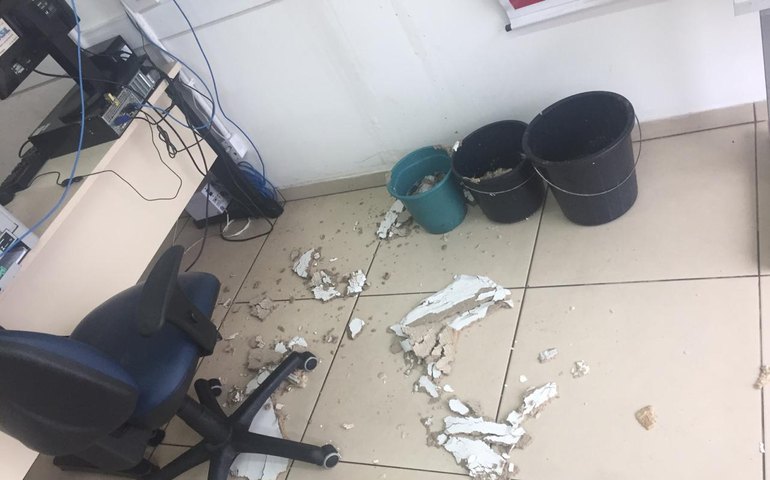 Teto do CISP de São José da Lage desaba, pondo em perigo policiais e população