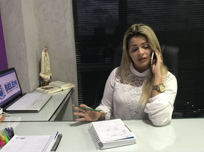 Belém: prefeita reduz salários e demite para tentar equilibrar o município