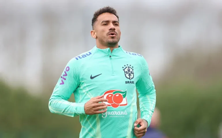 Danilo, capitão da Seleção Brasileira, comenta casos de Robinho e Daniel Alves: 'Jogadores precisam servir de exemplo para a sociedade'