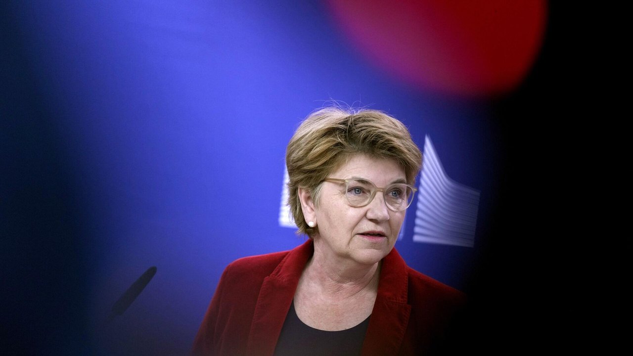 Partido suíço exige renúncia de ministra da Defesa por falhas na política de segurança
