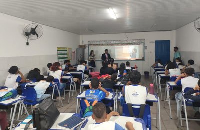 Secdef lança Projeto #NaRede em escola do Benedito Bentes II para tratar sobre uso seguro da internet