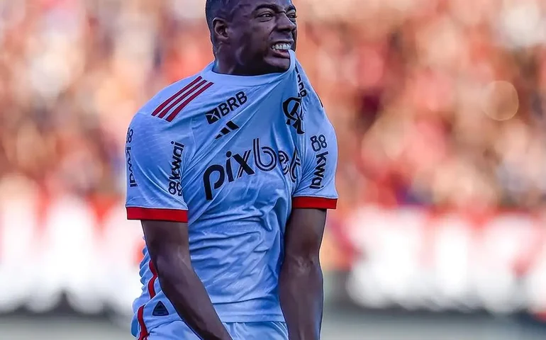 Flamengo revela lesão muscular na coxa e De la Cruz vira problema para reta final da temporada