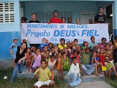 Crianças do Povoado Pai-Mané assistidas pelo projeto