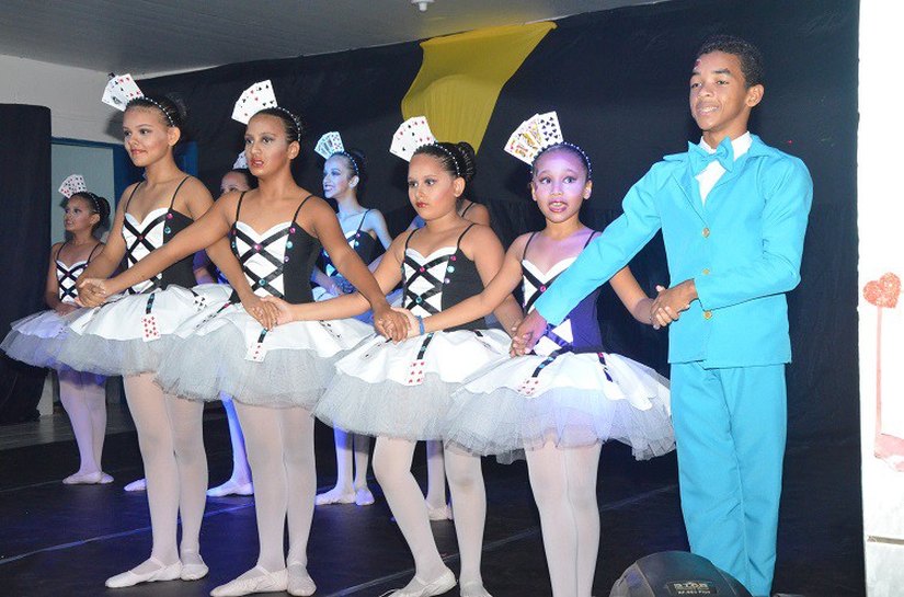 Recital de Ballet emociona o público em Coruripe