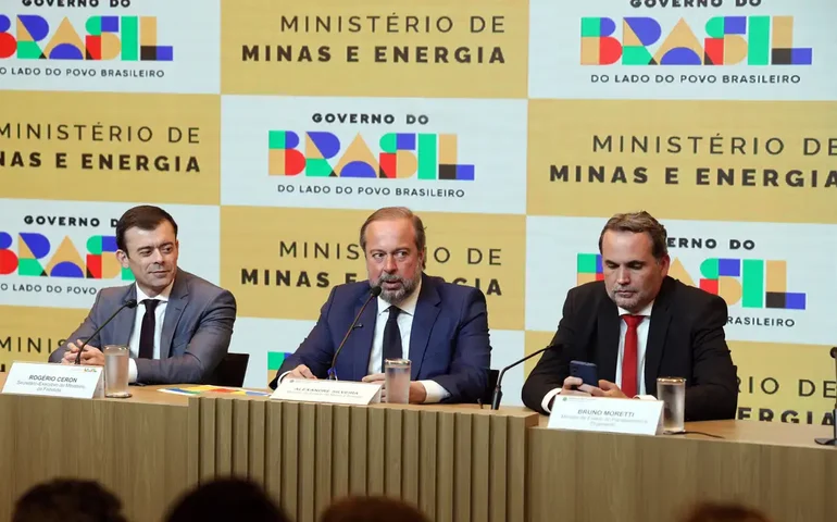 Governo cria subsídio de até R$ 0,89 para segurar preço da gasolina