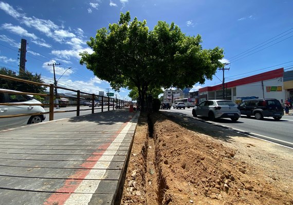 Prefeitura inicia nova etapa da iluminação na ciclovia da Avenida Fernandes Lima