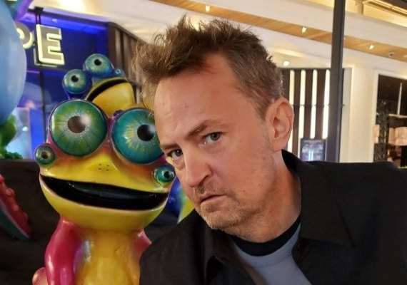 Matthew Perry revela quase ter morrido após uso excessivo de opioides