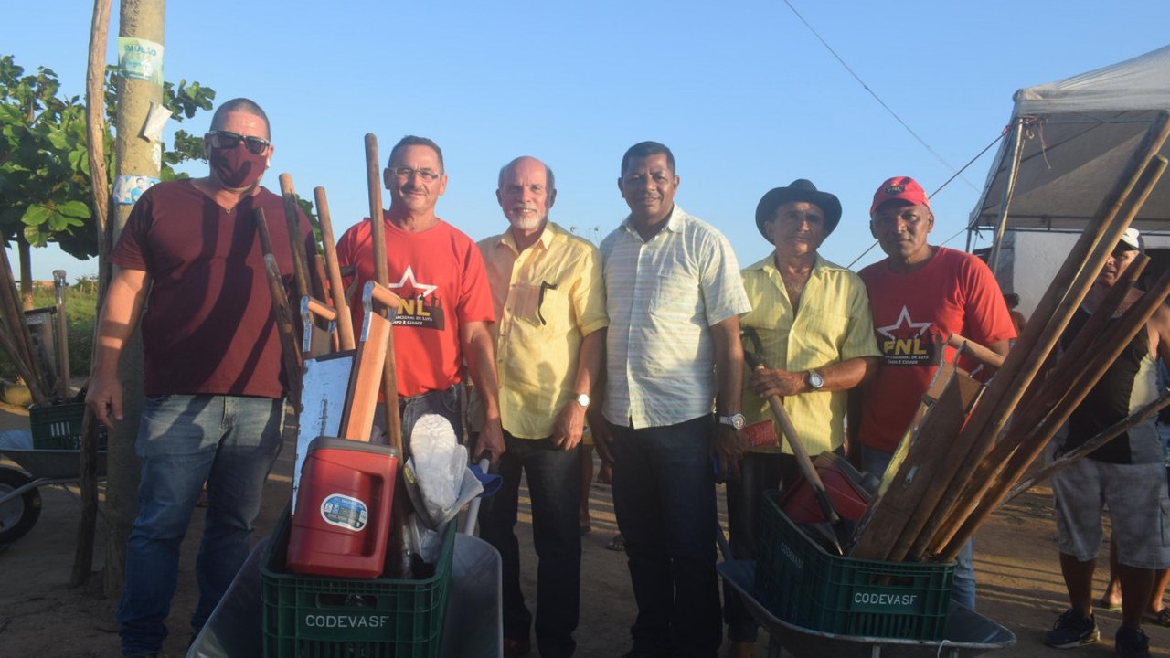 Iteral participa da entrega de kits da roça no assentamento Padre Cícero, em Teotônio Vilela