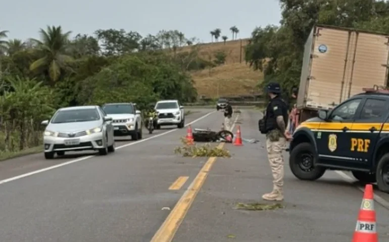 Tragédia na BR-316: motociclista morre na hora após colidir na traseira de carreta entre Maribondo e Taquarana